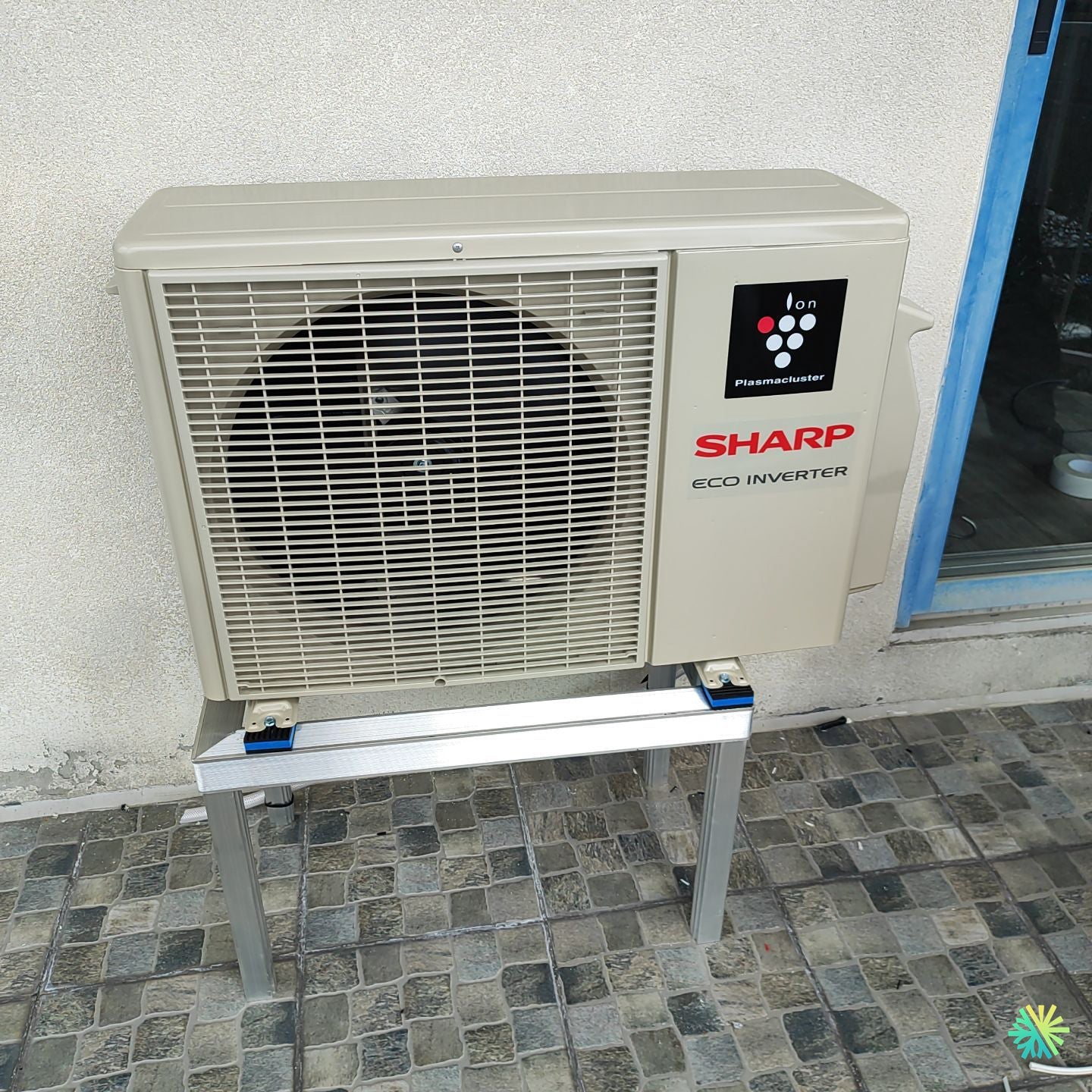 Installation d’une Sharp ZU1 thermopompe murale à Saint-Laurent