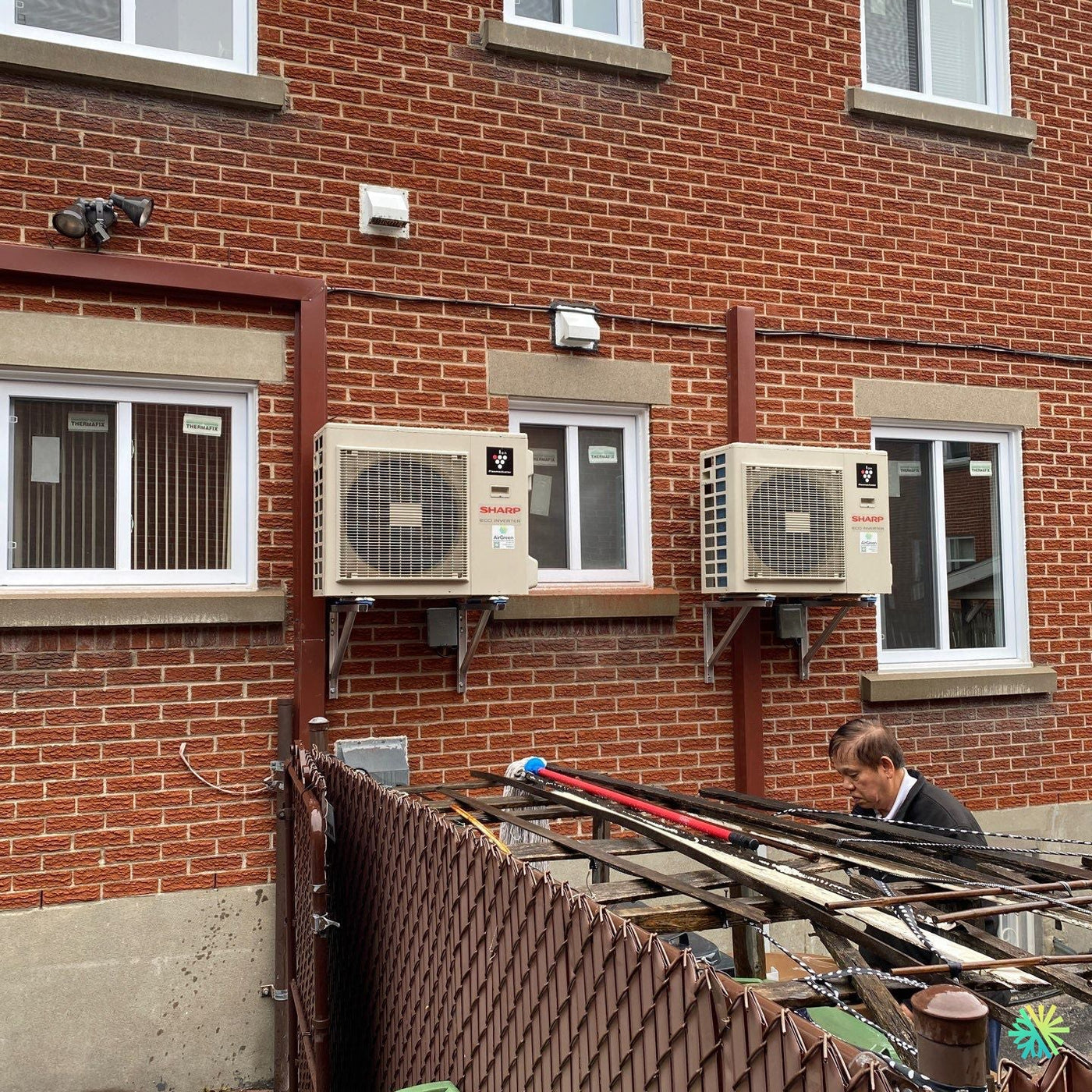 Installation d’une Sharp (gamme R-32) thermopompe murale à Saint-Léonard