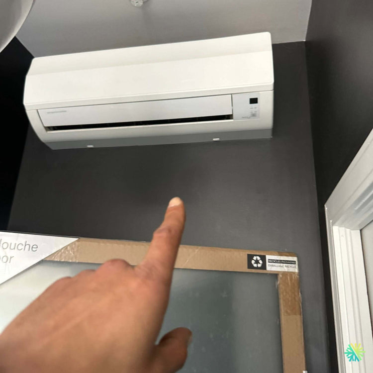 Réparation d’une thermopompe murale Sharp à Saint-Léonard