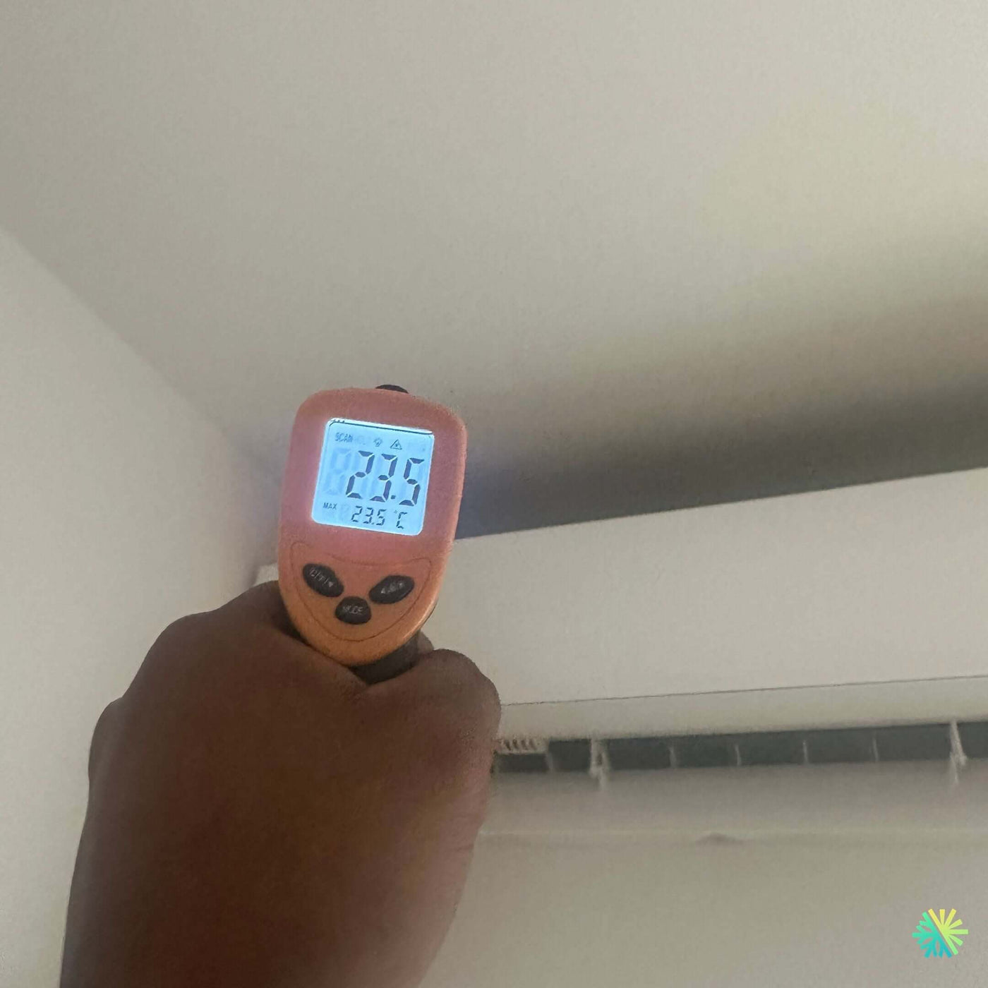 Réparation d’une thermopompe murale Midea à Outremont