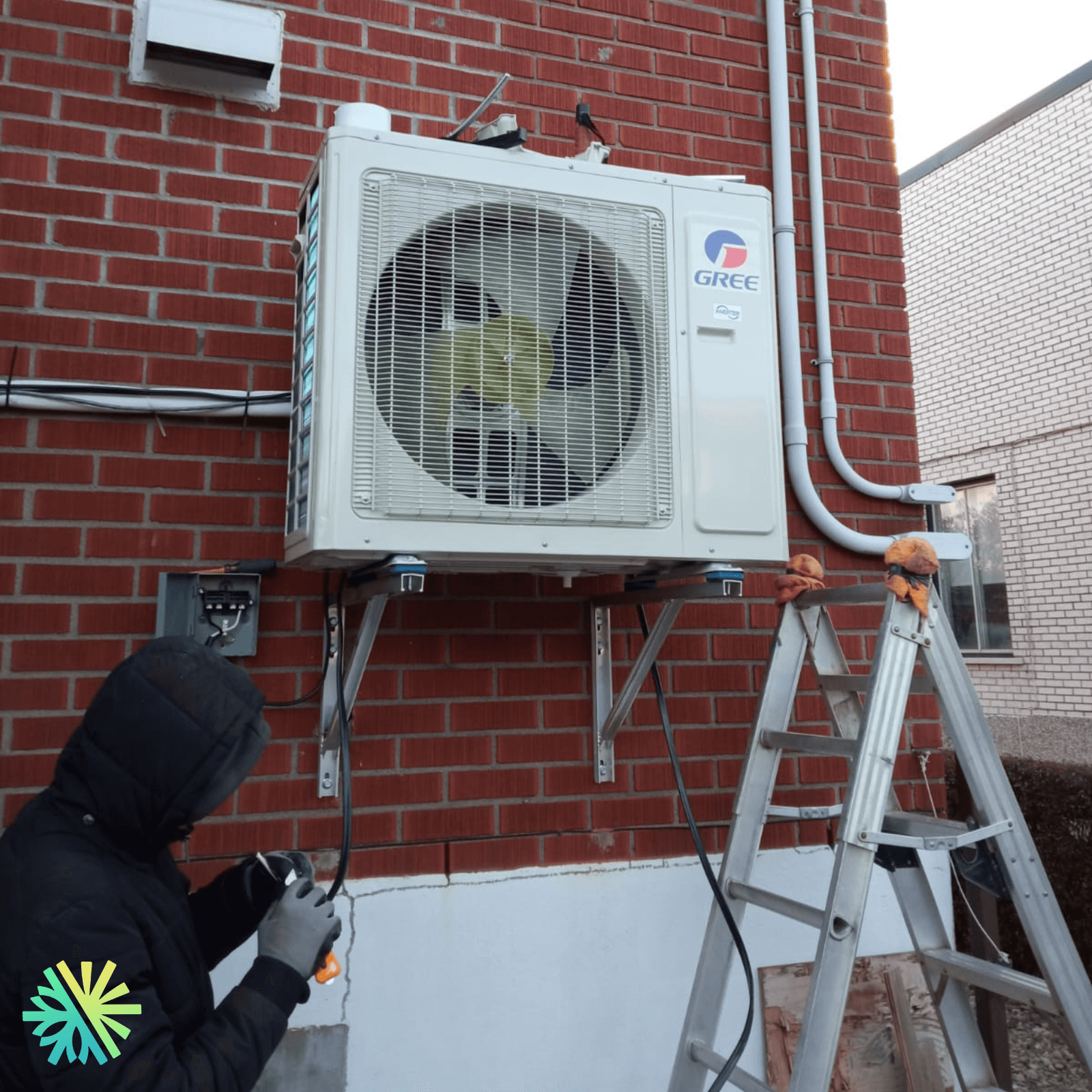 Installation d'une thermopompe Gree Multi GEN2 DoubleZone à Kirkland, Montréal