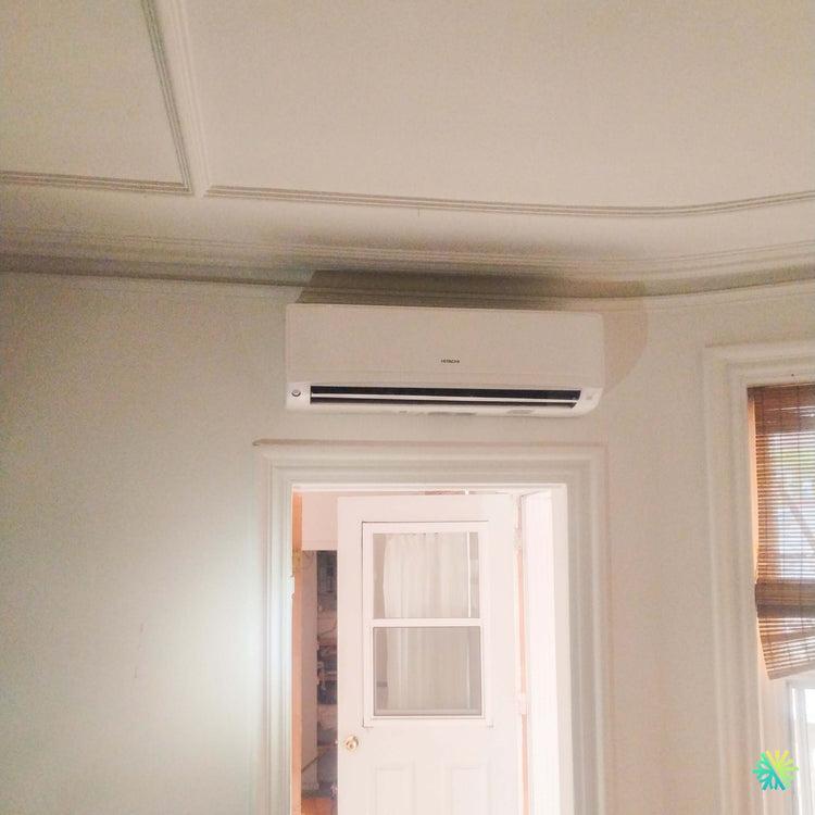 Installation d’une thermopompe murale Hitachi airHome 600 à Sainte-Julie sur la Rive-Sud de Montréal