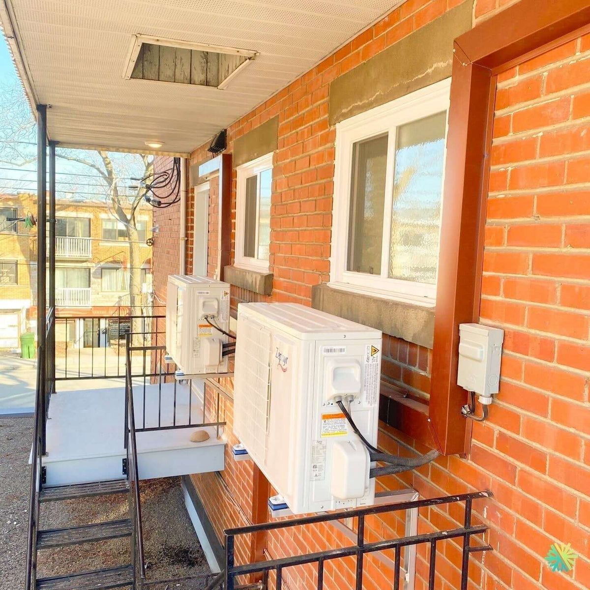 Installation of a Zephyr 25 R454B wall-mounted heat pump in Rosemont, Montreal