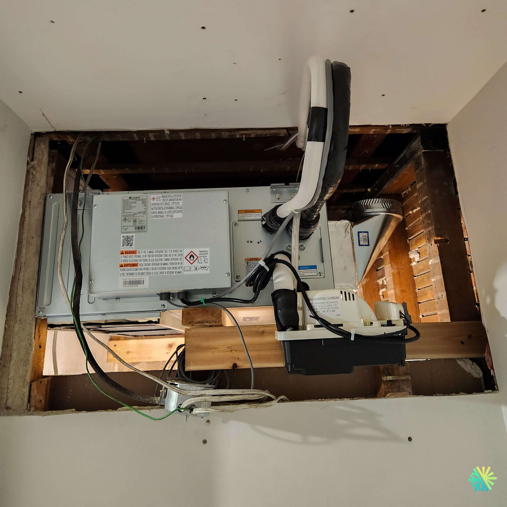 Installation d’une thermopompe gainable GREE All Match Slim Duct R32 à Outremont : système Slim Duct encastré, conduits gainables et intégration CVAC en plafond