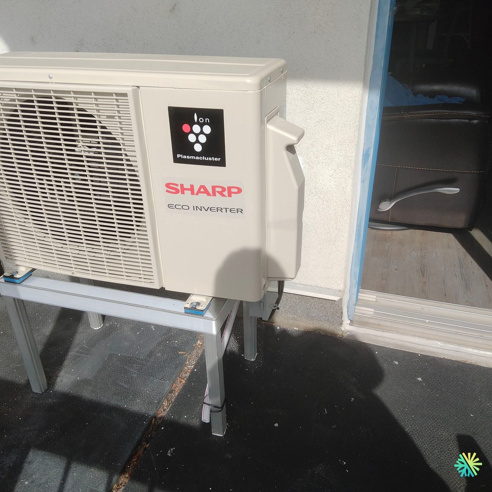 Installation d’une Sharp ZU1 thermopompe murale à Le Sud-Ouest (Montréal)