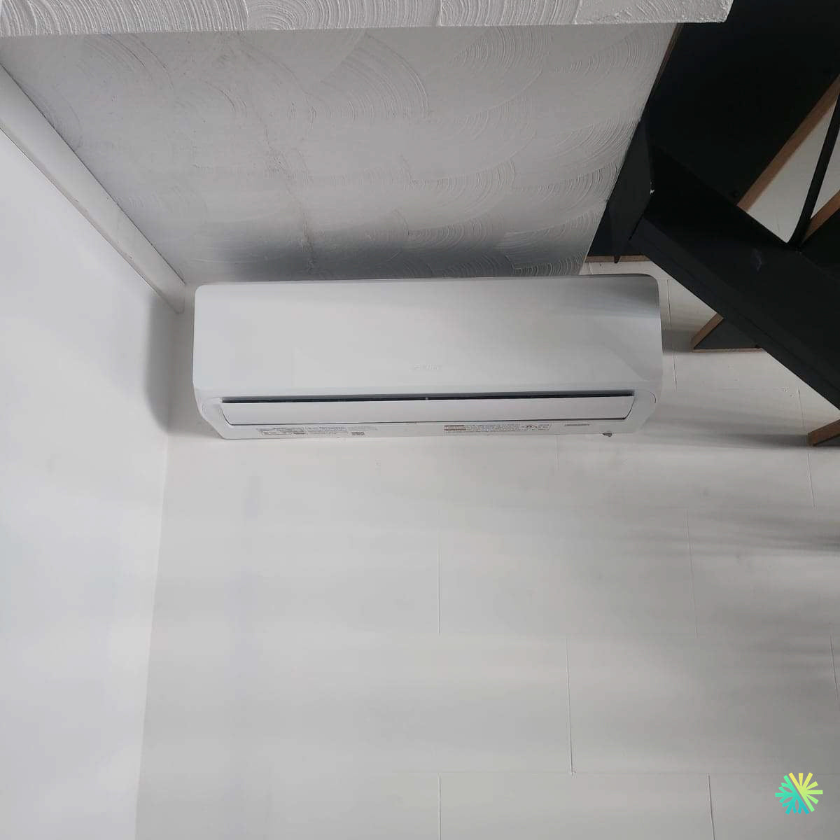 Installation d’une Gree Livo R32 thermopompe murale à Griffintown (Le Sud-Ouest)