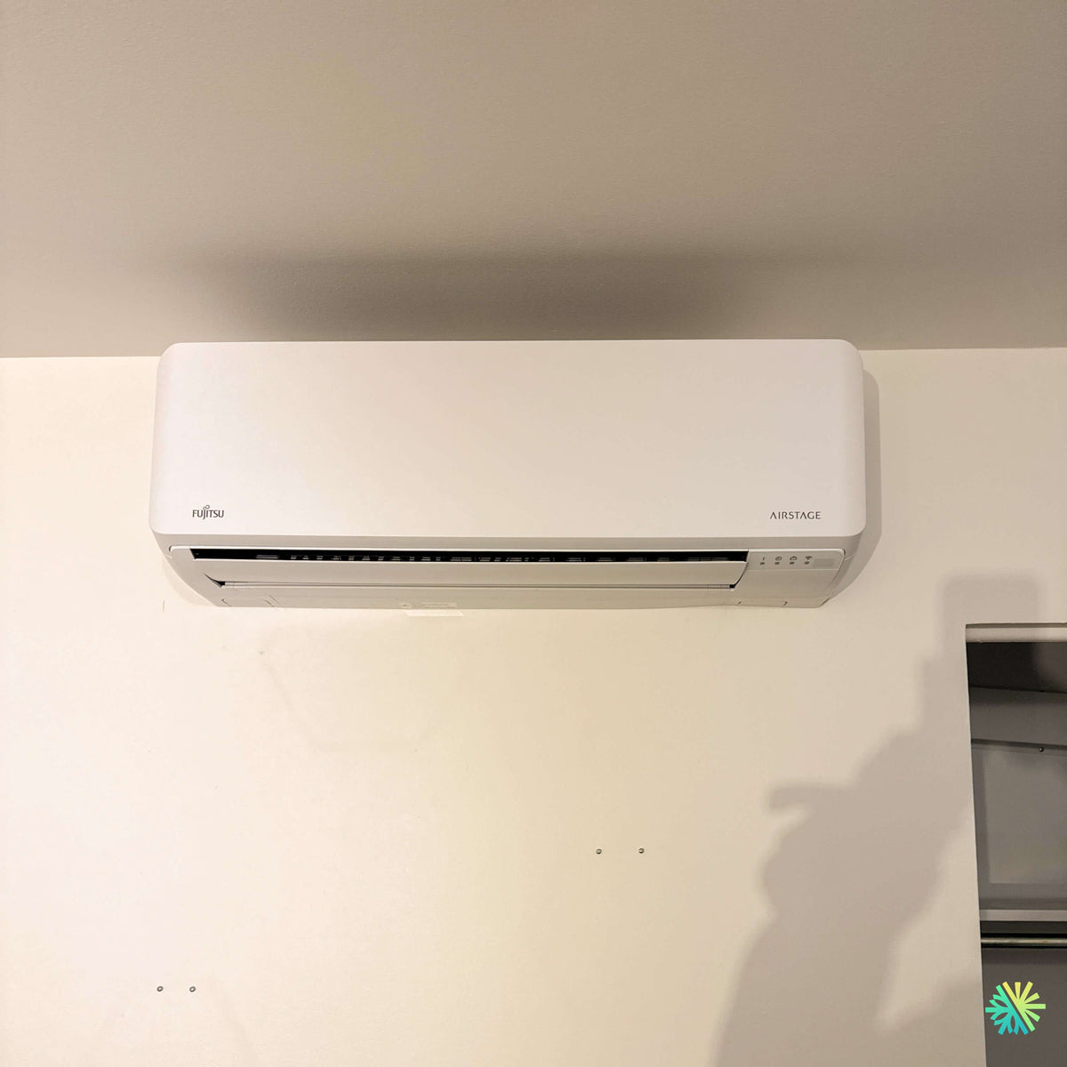 Installation d’une thermopompe triple zone Fujitsu AIRSTAGE Aquila XLTH à Sainte-Madeleine, en Montérégie