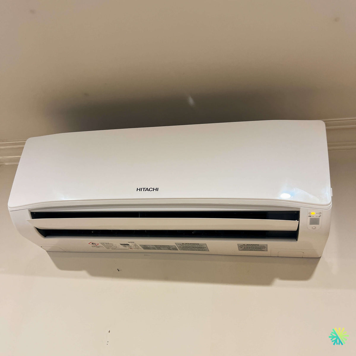 Installation d’une thermopompe multizone triple zone HITACHI airHome Multi à Vimont, Laval