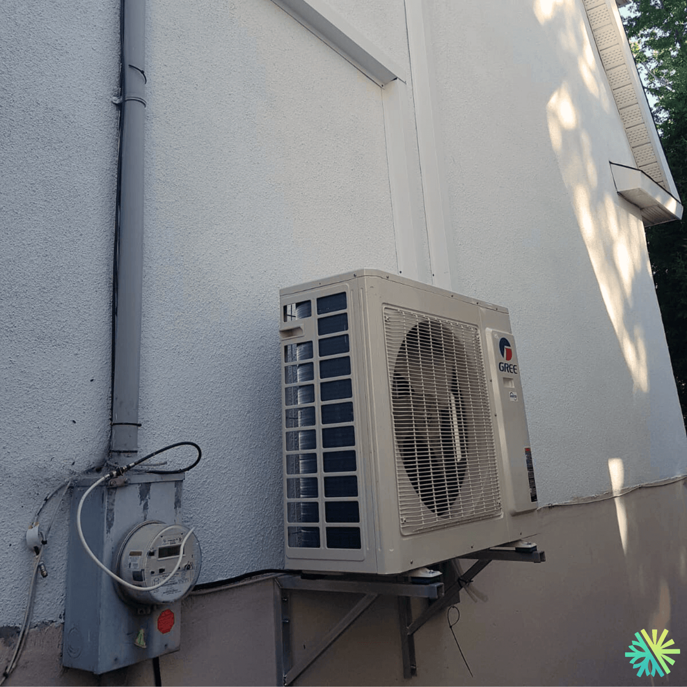 Service et entretien d’une thermopompe murale Gree à Sainte-Dorothée (Laval)