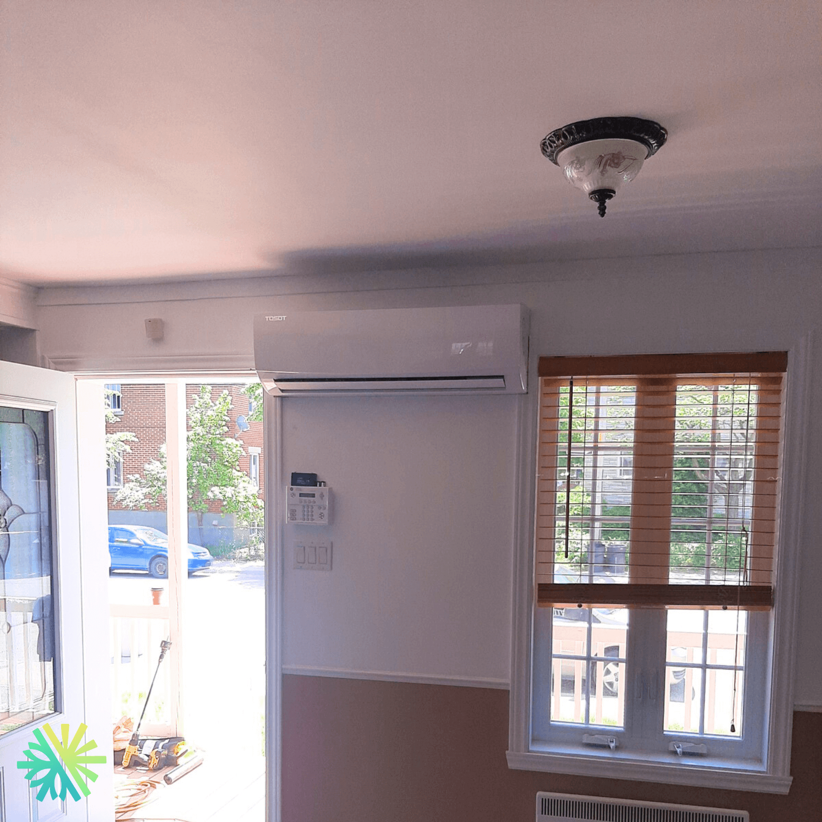 Installation d'un climatiseur mural Tosot LomoPlus UltraHeat à Rosemont