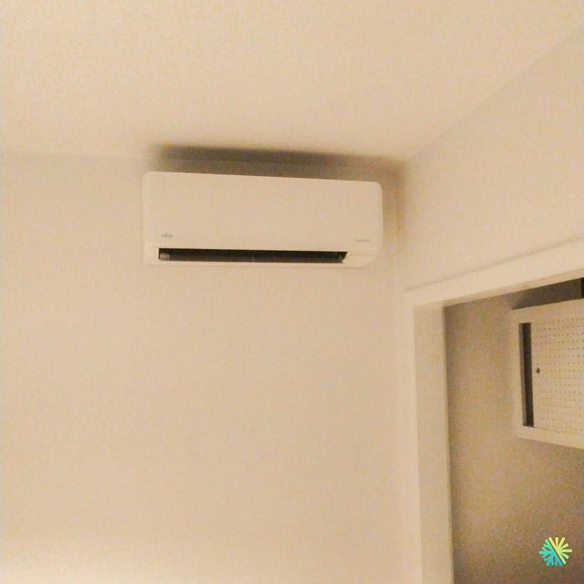 Installation d’une thermopompe double zone Fujitsu Aquila XLTH à Sainte-Thérèse, sur la Rive-Nord de Montréal