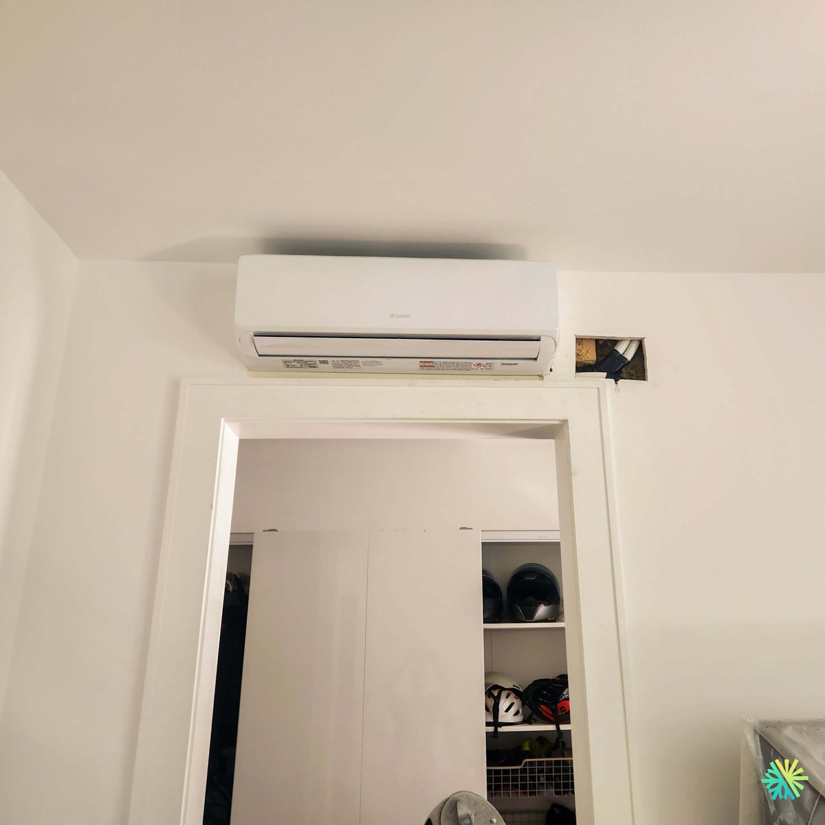 Installation d'une thermopompe murale 2 têtes GREE FreeMatch R32 dans une maison du Vieux-Saint-Lambert, à Saint-Lambert