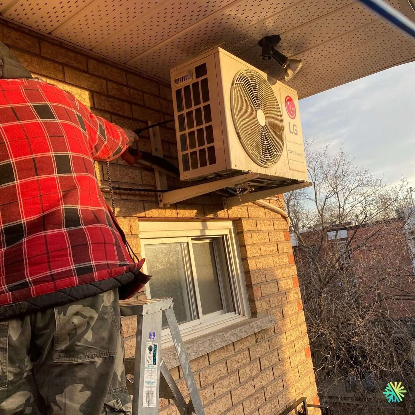 Réparation d’une thermopompe murale LG à Rosemont