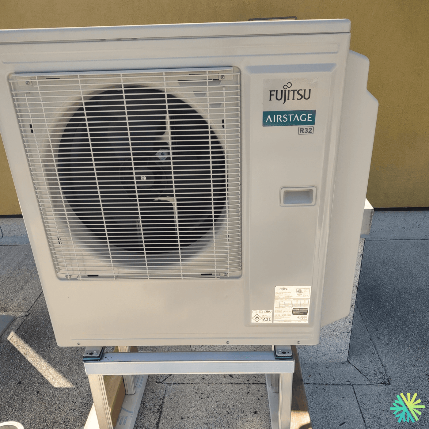 Installation d’un système multi-zones Fujitsu AIRSTAGE R32 sur toit plat à Rosemont–La Petite-Patrie
