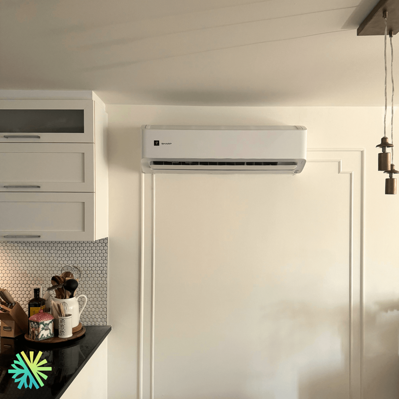 Installation d’une thermopompe murale SHARP ZU1 à l’Île-des-Sœurs