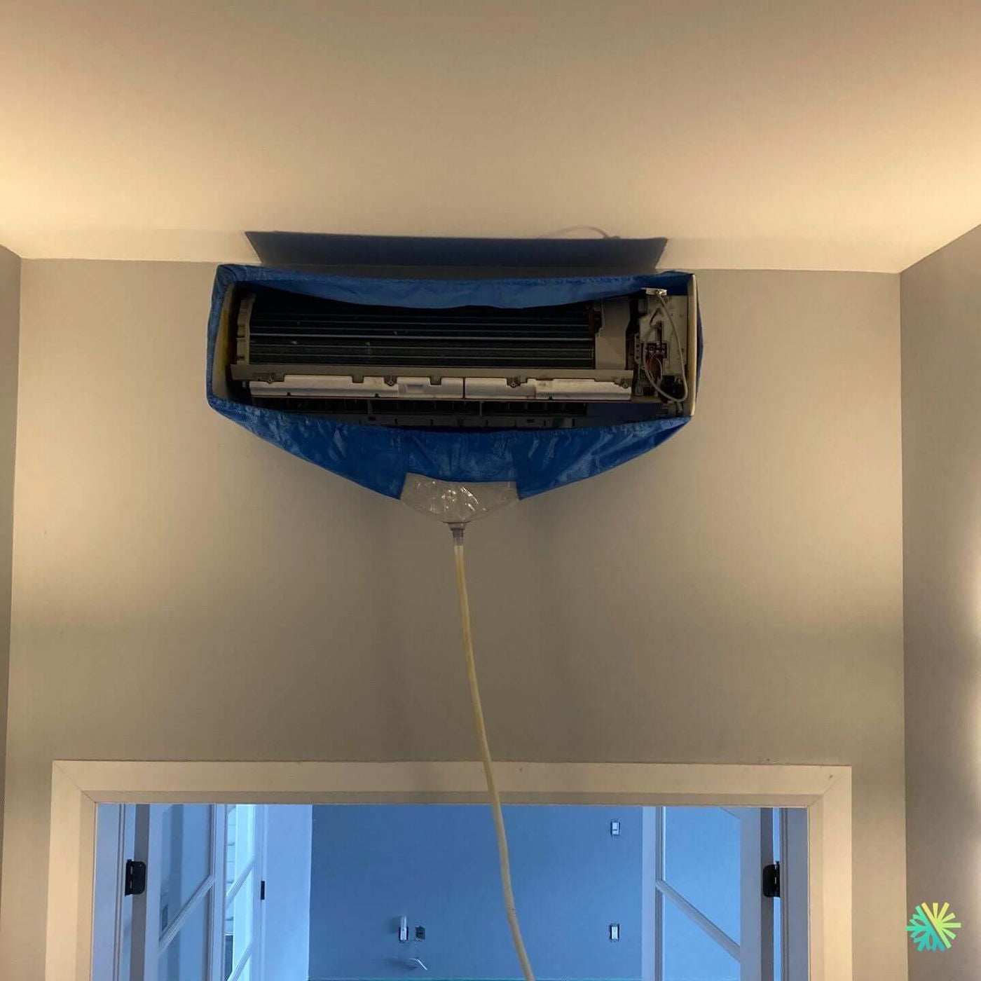 Réparation d’un climatiseur mural Midea à Sainte-Julie