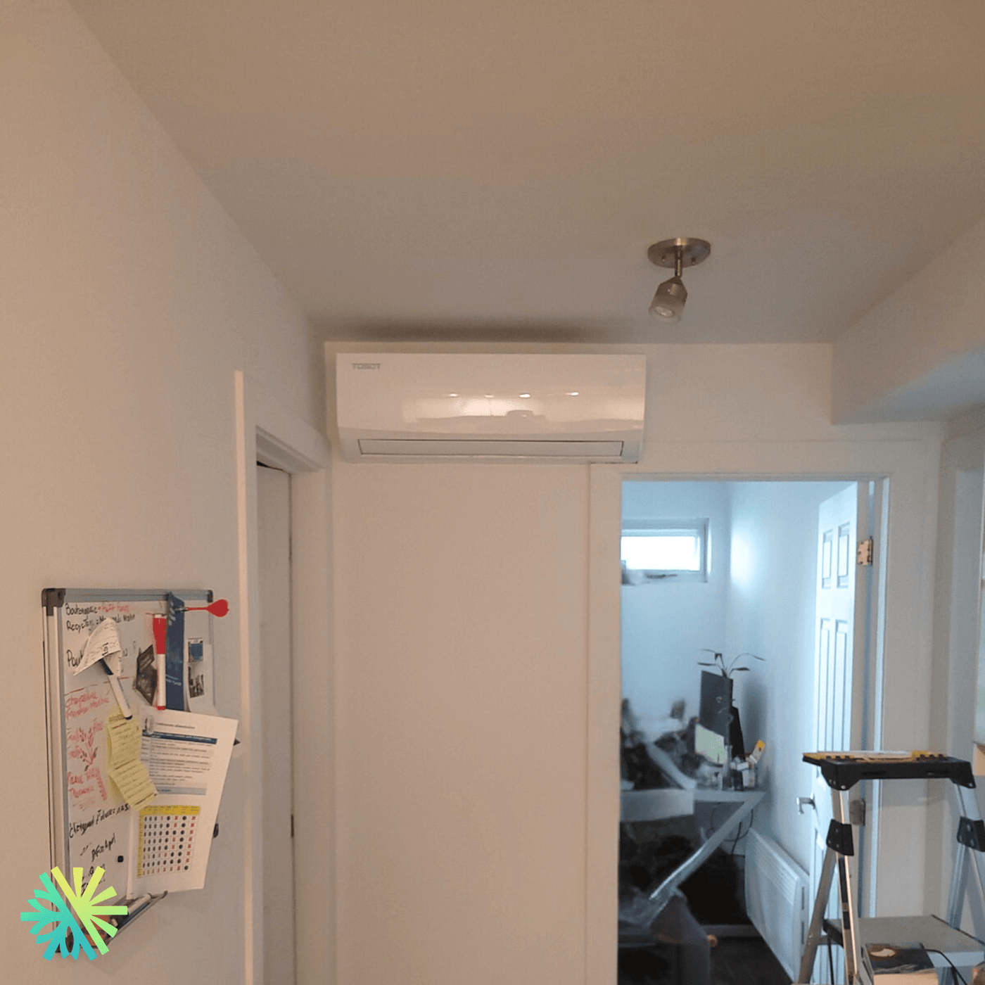 Installation d'une thermopompe murale Tosot LomoPlus UltraHeat à Deux-Montagnes