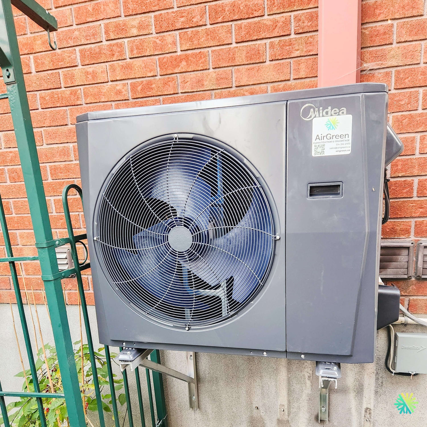 Installation d’une thermopompe centrale MIDEA EVOX G3 2.5 tonnes à Montréal