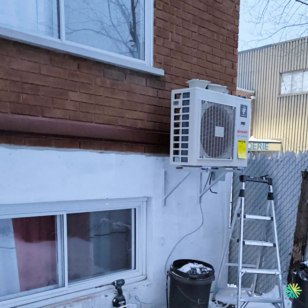 Thermopompe murale SHARP ZU1 de 18 000 BTU installée à Saint-Michel : Une solution CVAC hautement performante pour le climat montréalais