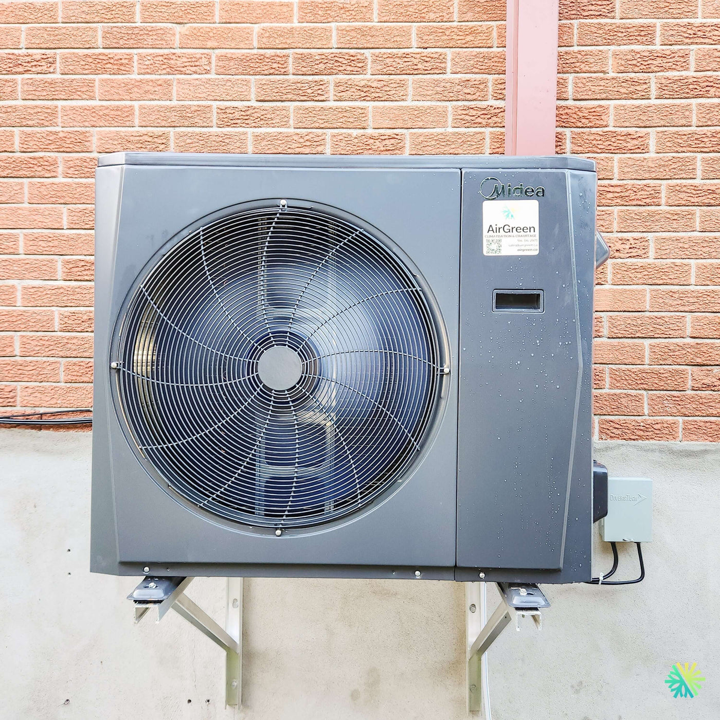 Installation d’une thermopompe centrale MIDEA EVOX G3 2.5 tonnes à Dorval