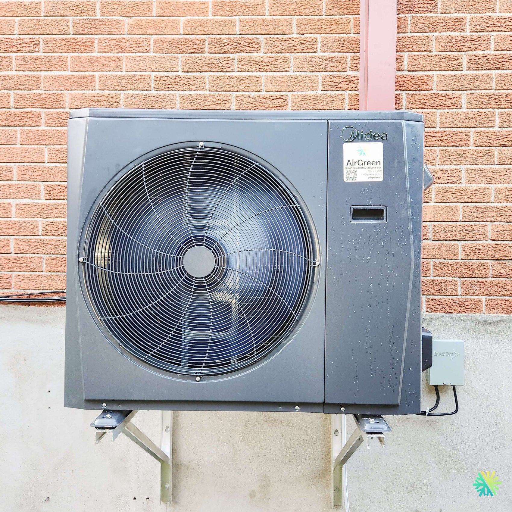 Installation d’une thermopompe centrale MIDEA EVOX G3 2.5 tonnes à Dorval