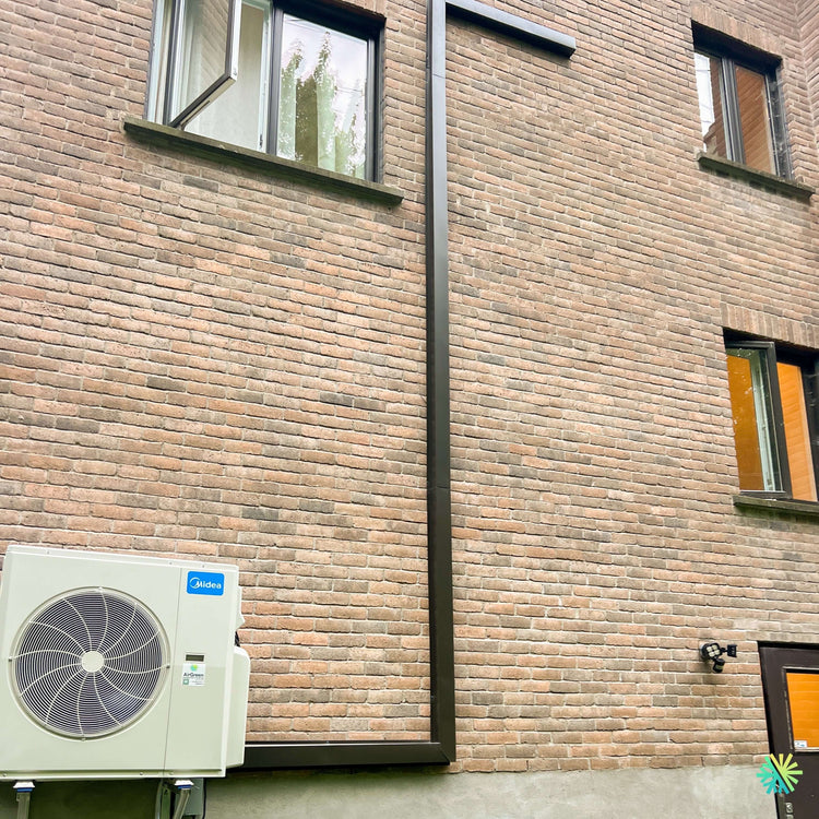Installation d’une thermopompe double zone MIDEA MIDEA 28 à Calixa-Lavallée, sur la Rive-Sud de Montréal