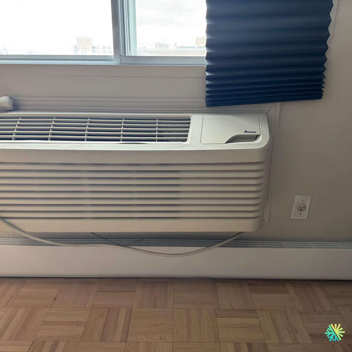 Installation of an Amana PTAC (integrated air conditioner and heater) in Ville-Marie