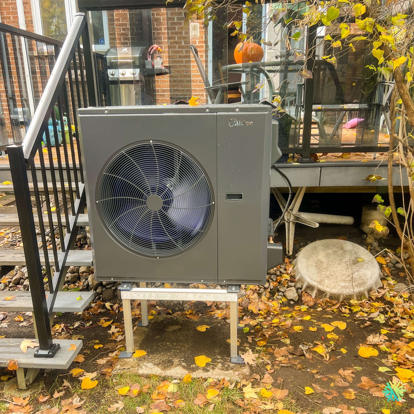 Installation d’une thermopompe centrale MIDEA EVOX G3 3 tonnes à Outremont, Montréal