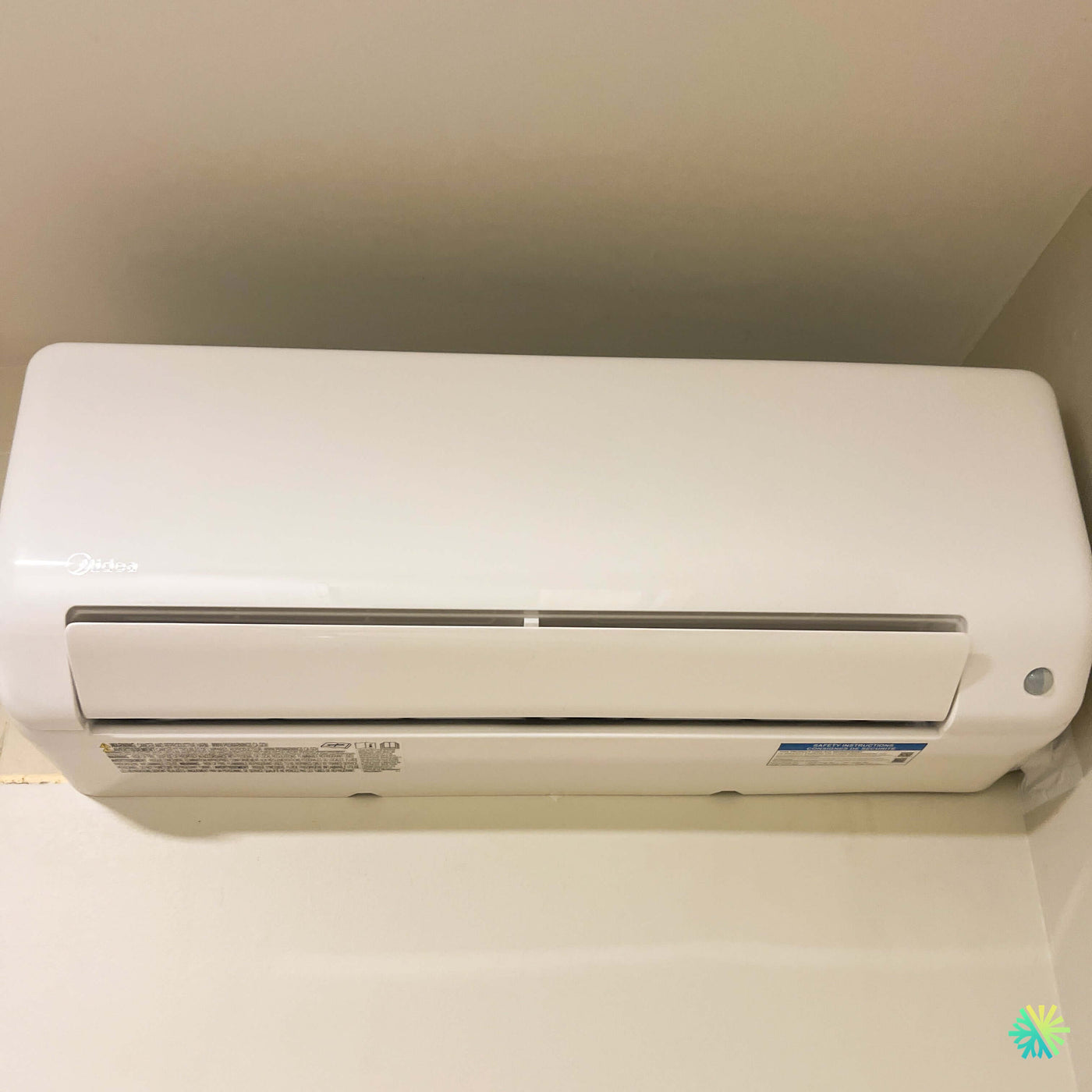 Installation d’une thermopompe murale MIDEA35 18 000 BTU à Saint-Eustache sur la Rive Nord : un mini split performant installé avec précision dans un espace résidentiel compact
