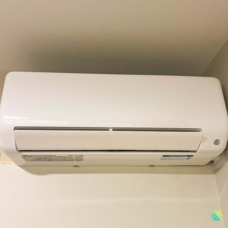 Installation d’une thermopompe murale MIDEA35 18 000 BTU à Saint-Eustache sur la Rive Nord : un mini split performant installé avec précision dans un espace résidentiel compact