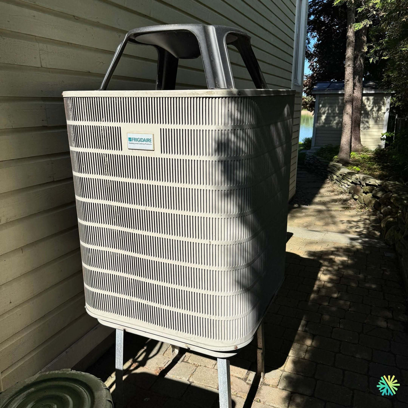 Réparation d’une thermopompe centrale Frigidaire à Boisbriand