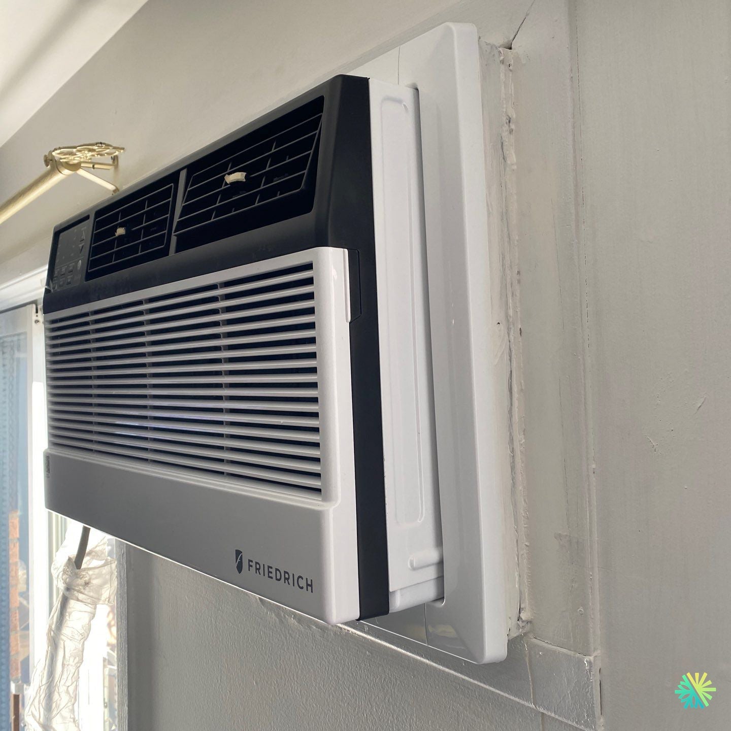Réparation d’un climatiseur mural Friedrich à Saint-Lambert