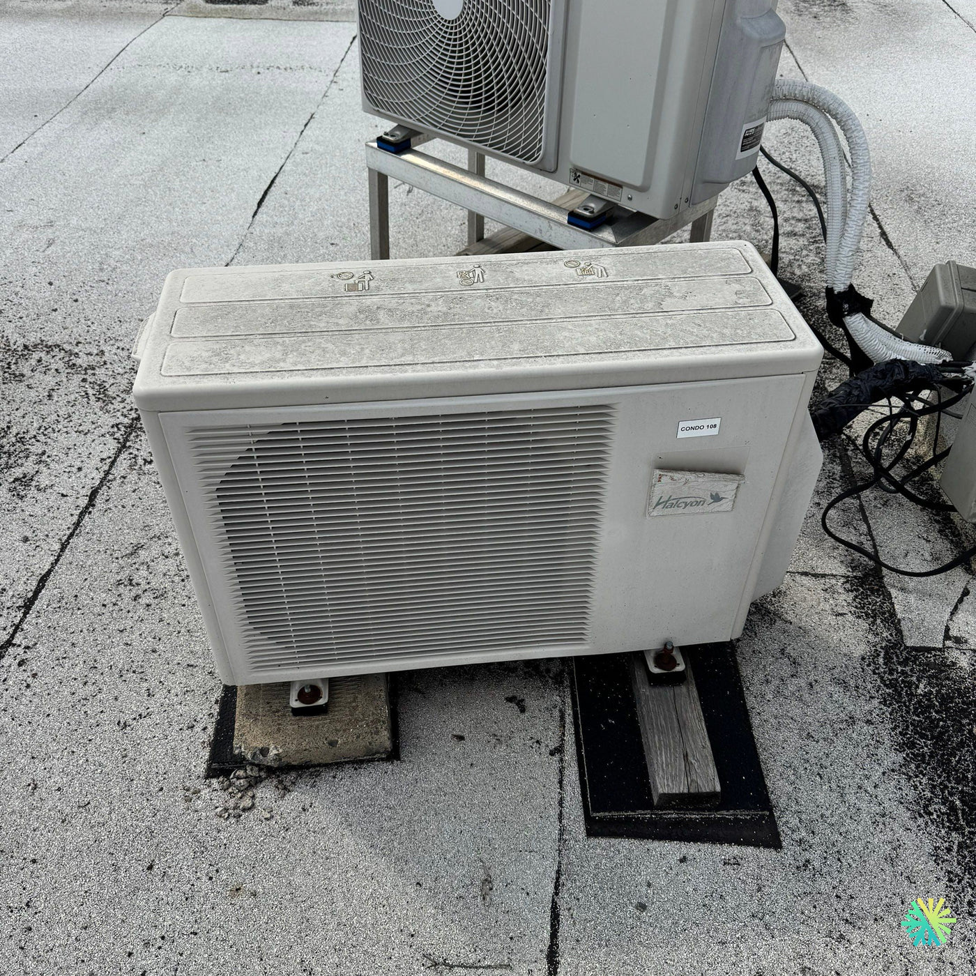 Nettoyage d’une thermopompe extérieure Hatem à Lachine