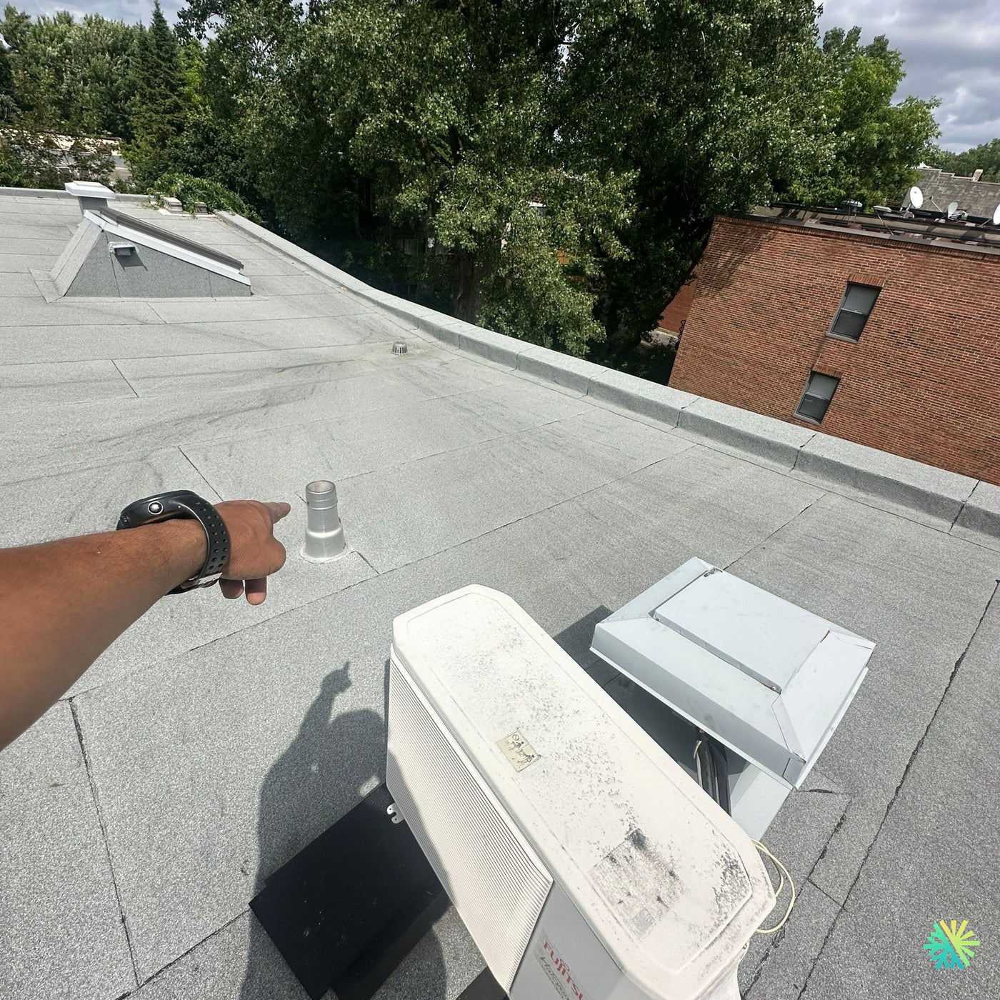 Nettoyage d’une thermopompe sur toit plat à Côte-des-Neiges–Notre-Dame-de-Grâce