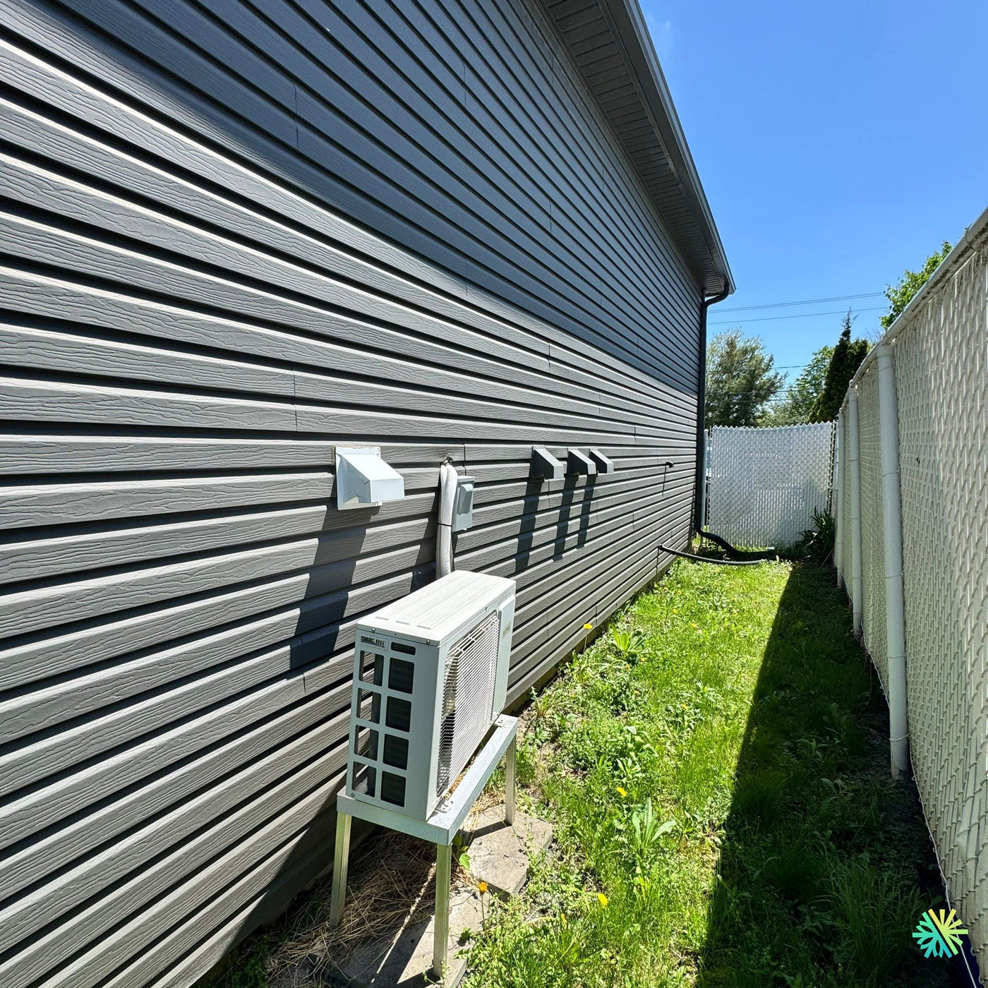 Installation d’une thermopompe murale Gree à Sainte-Dorothée, Laval