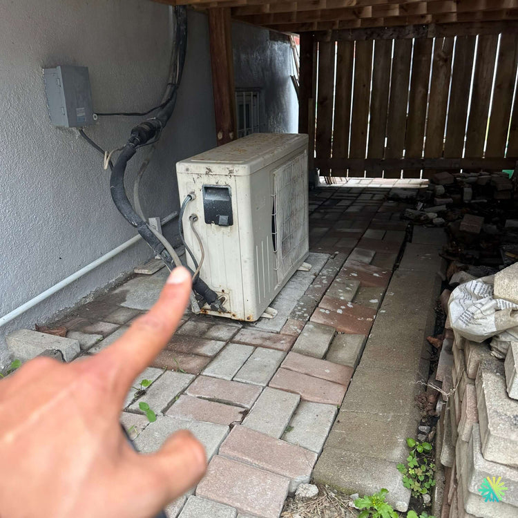 Nettoyage d’une unité extérieure de thermopompe à Brossard
