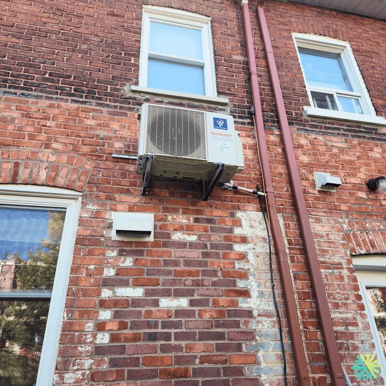 Installation d’une thermopompe murale Sharp ZU1 sur le Plateau-Mont-Royal (Montréal)
