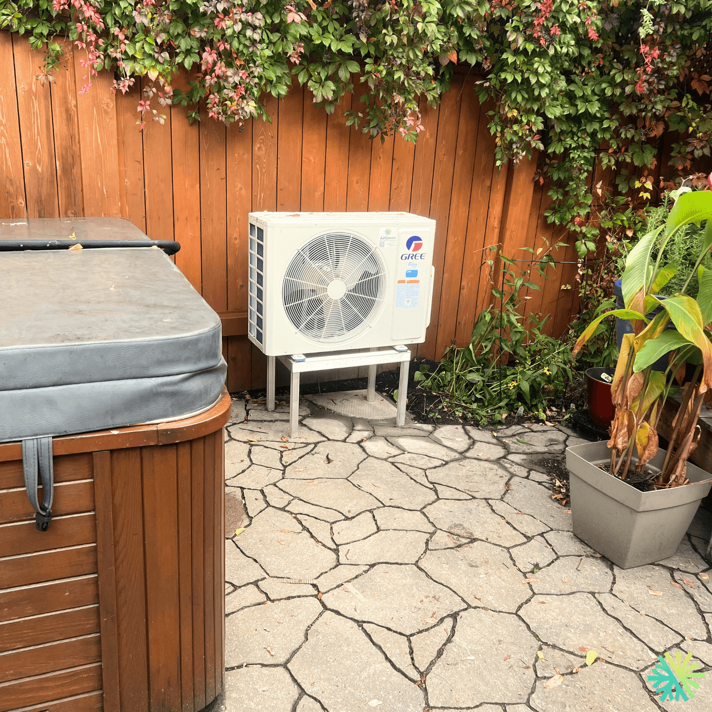 Installation d’une thermopompe Gree FreeMatch sur terrasse à Rosemont–La Petite-Patrie (Montréal)