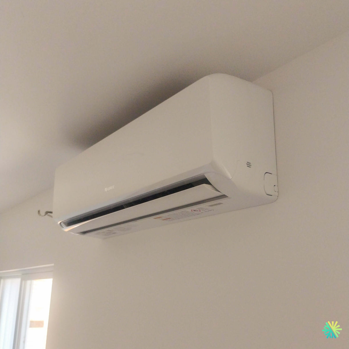 Installation d’une thermopompe murale GREE LIVO R32 – climatiseur mini split à Chomedey, Laval