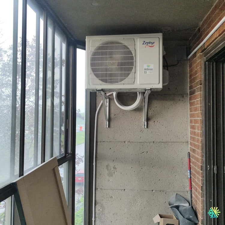 Installation d’une Zephyr thermopompe murale dans un condo à Ville-Marie