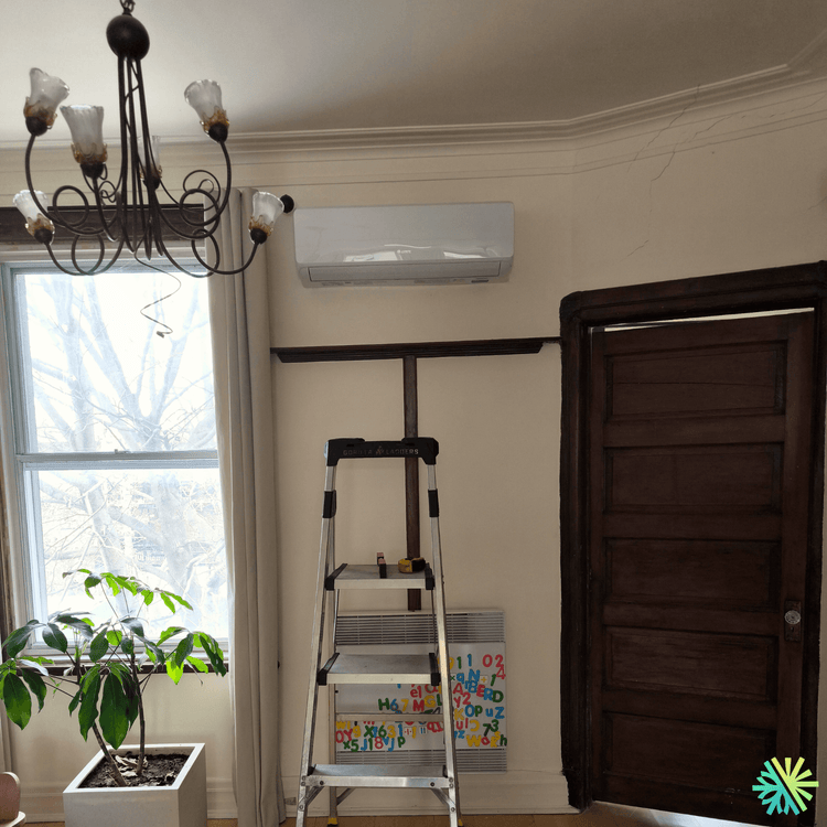 Installation d’une thermopompe multi-zones Gree FreeMatch sur le Plateau-Mont-Royal (Montréal)