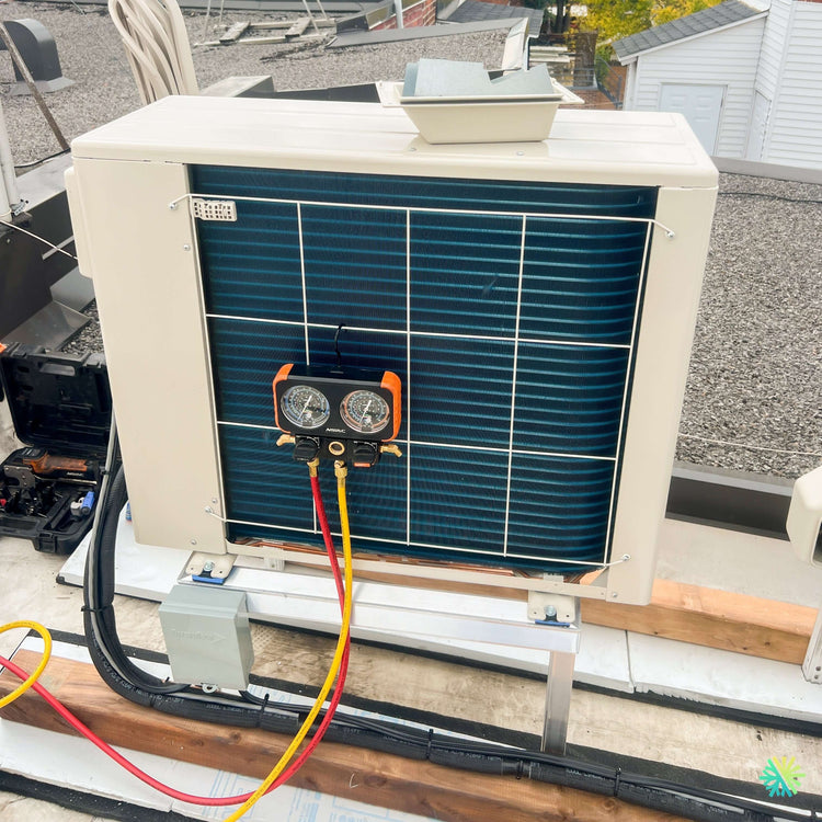 Installation d'une thermopompe 2-têtes GREE FreeMatch R32 (GWHD(42)ND6MO) sur toit plat à Rivière-des-Prairies–Pointe-aux-Trembles, Montréal