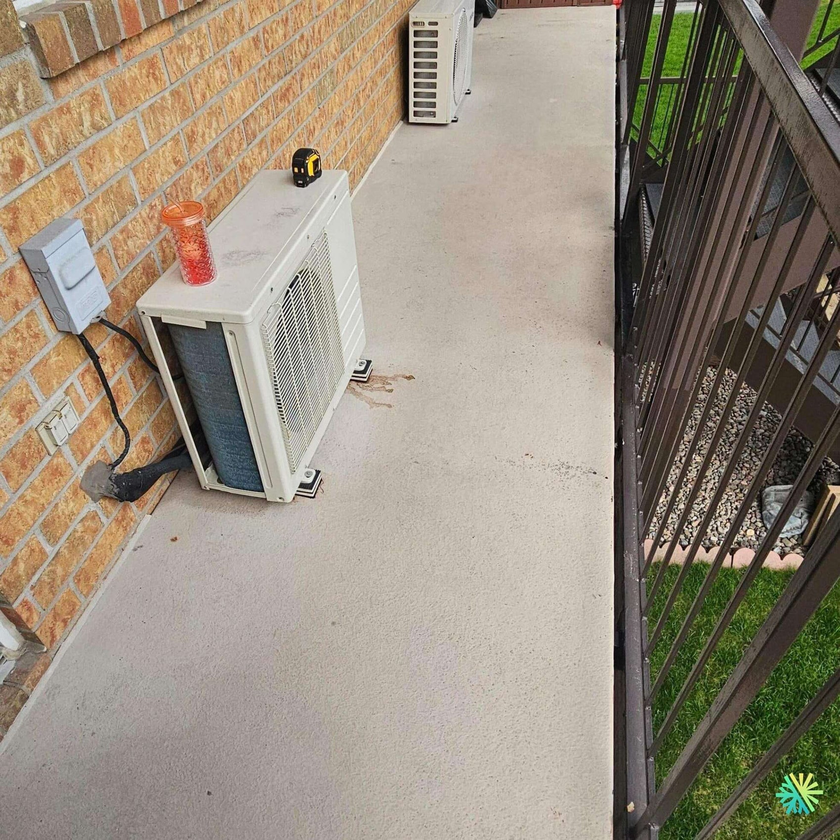 Appel de service pour une thermopompe murale GREE à Brossard