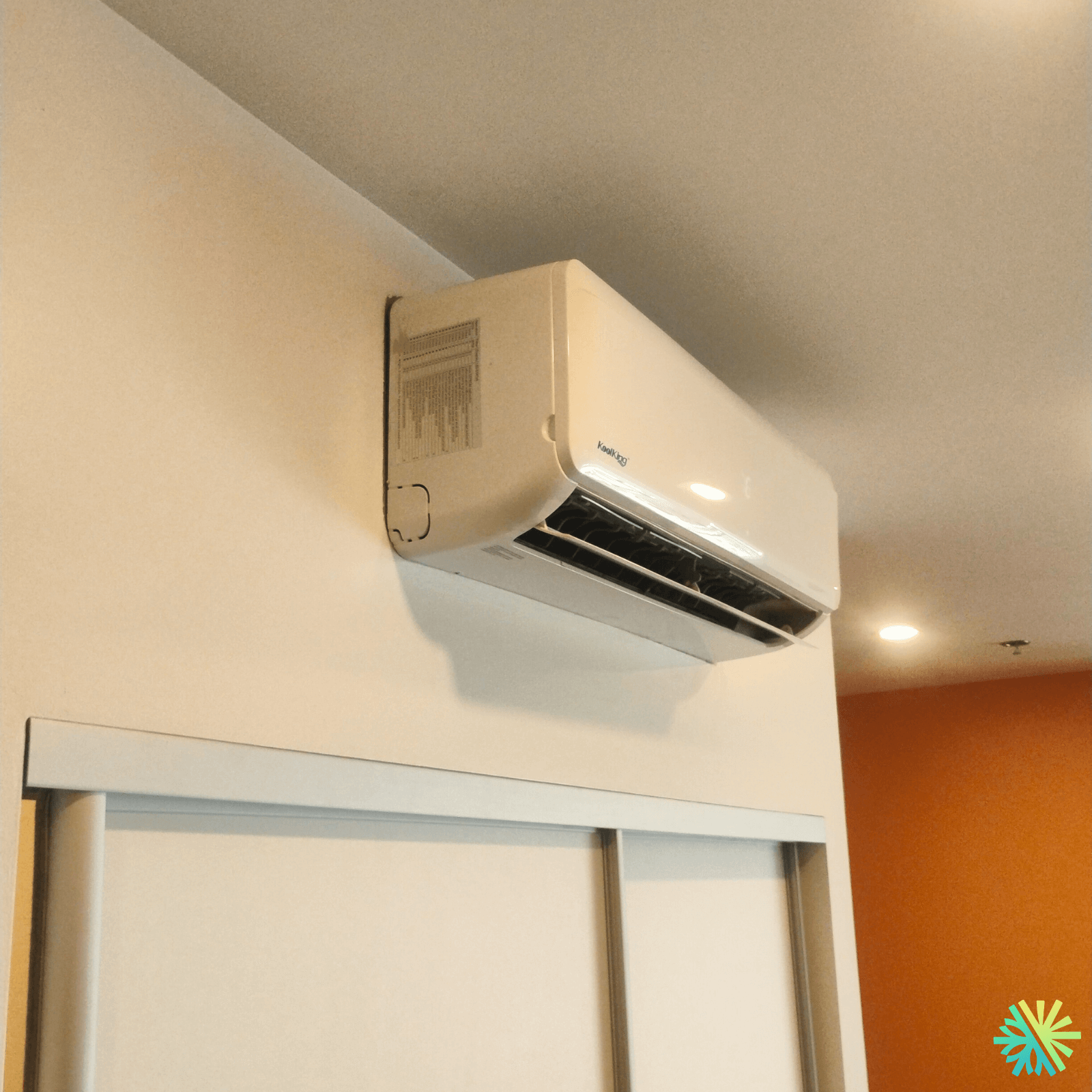 Nettoyage d’une thermopompe murale KoolKing à Ville-Marie (Montréal)