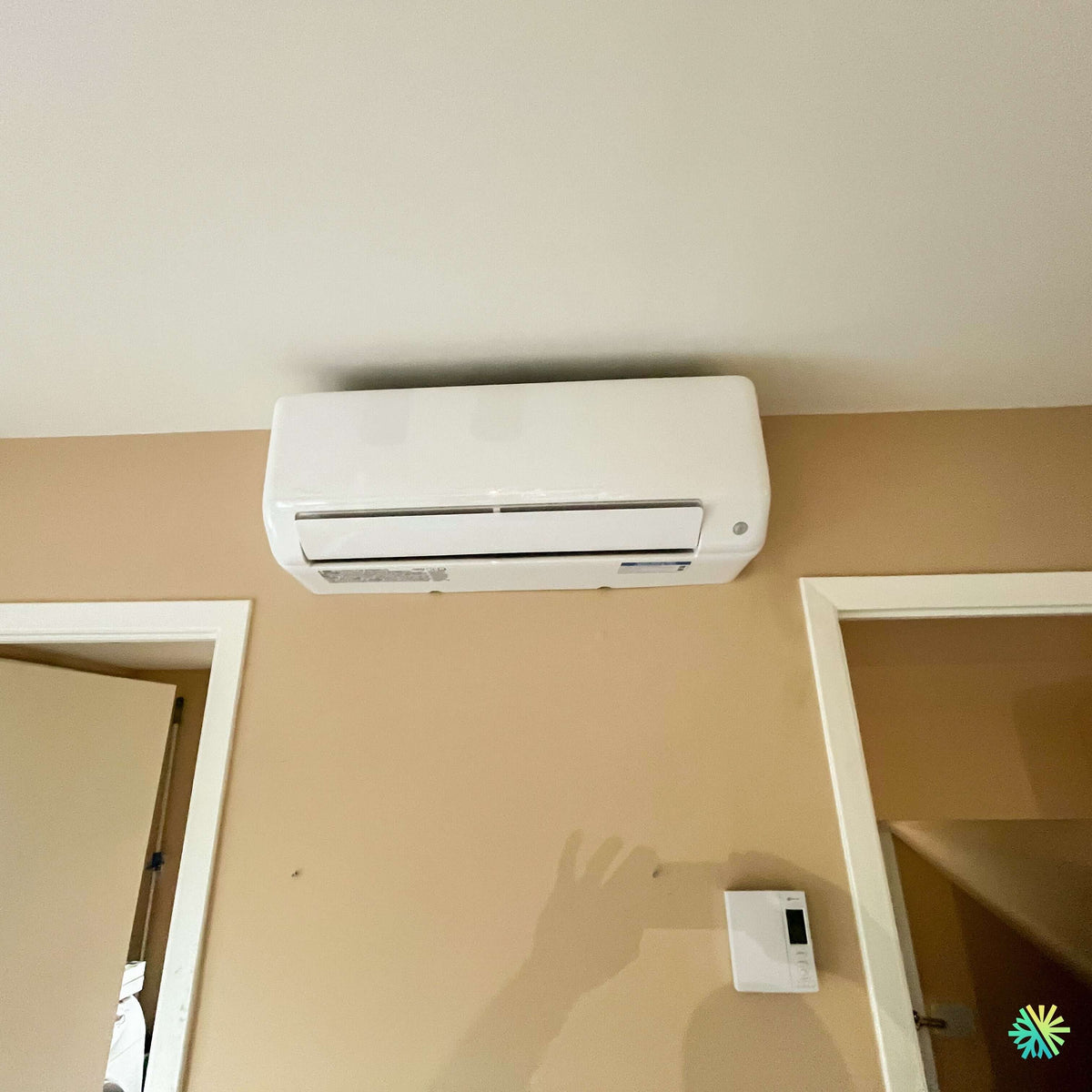 Installation of a MIDEA MIDEA35 wall-mounted heat pump in Salaberry-de-Valleyfield