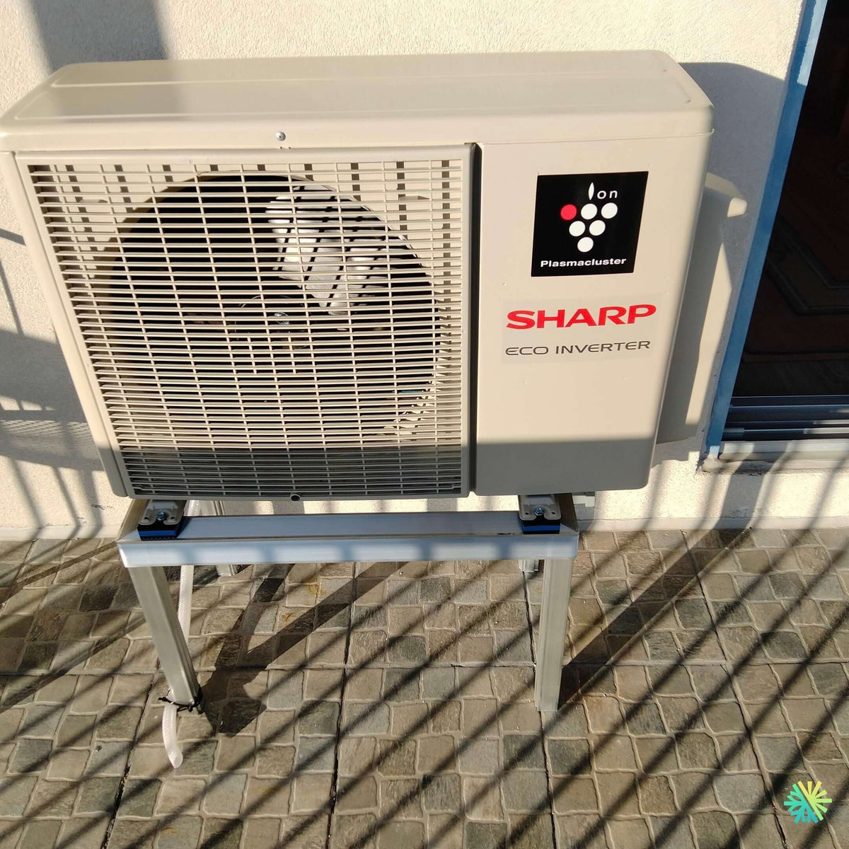 Installation d’une thermopompe Sharp ZHU1 à Rosemont–La Petite-Patrie (Montréal)