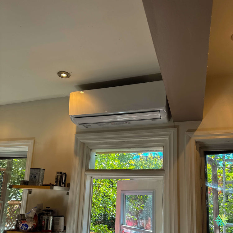Installation d’une thermopompe murale GREE CHARMO R32 à Delson – Confort moderne dans un espace restreint