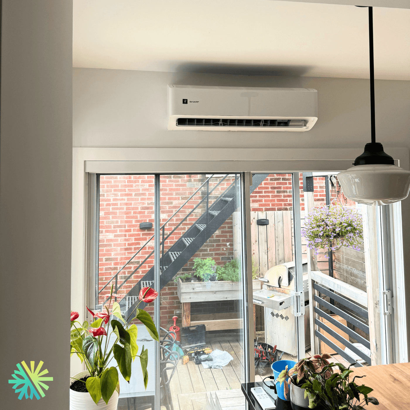 Installation d'une Thermopompe Mini Split SHARP ZU1 à Hochelaga-Maisonneuve