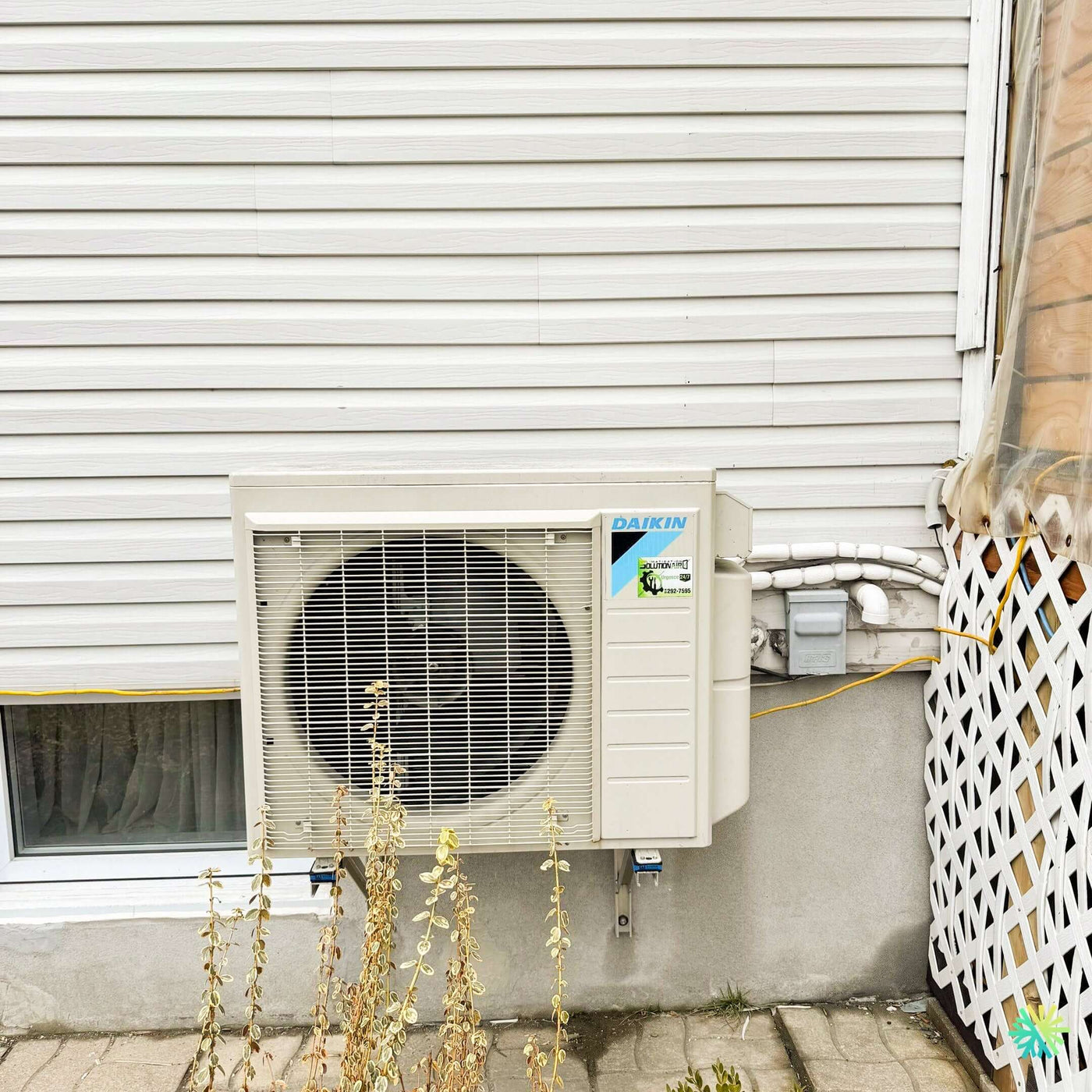 Les coulisses d'une réparation d’urgence de thermopompe murale pendant la pire tempête hivernale à Laval