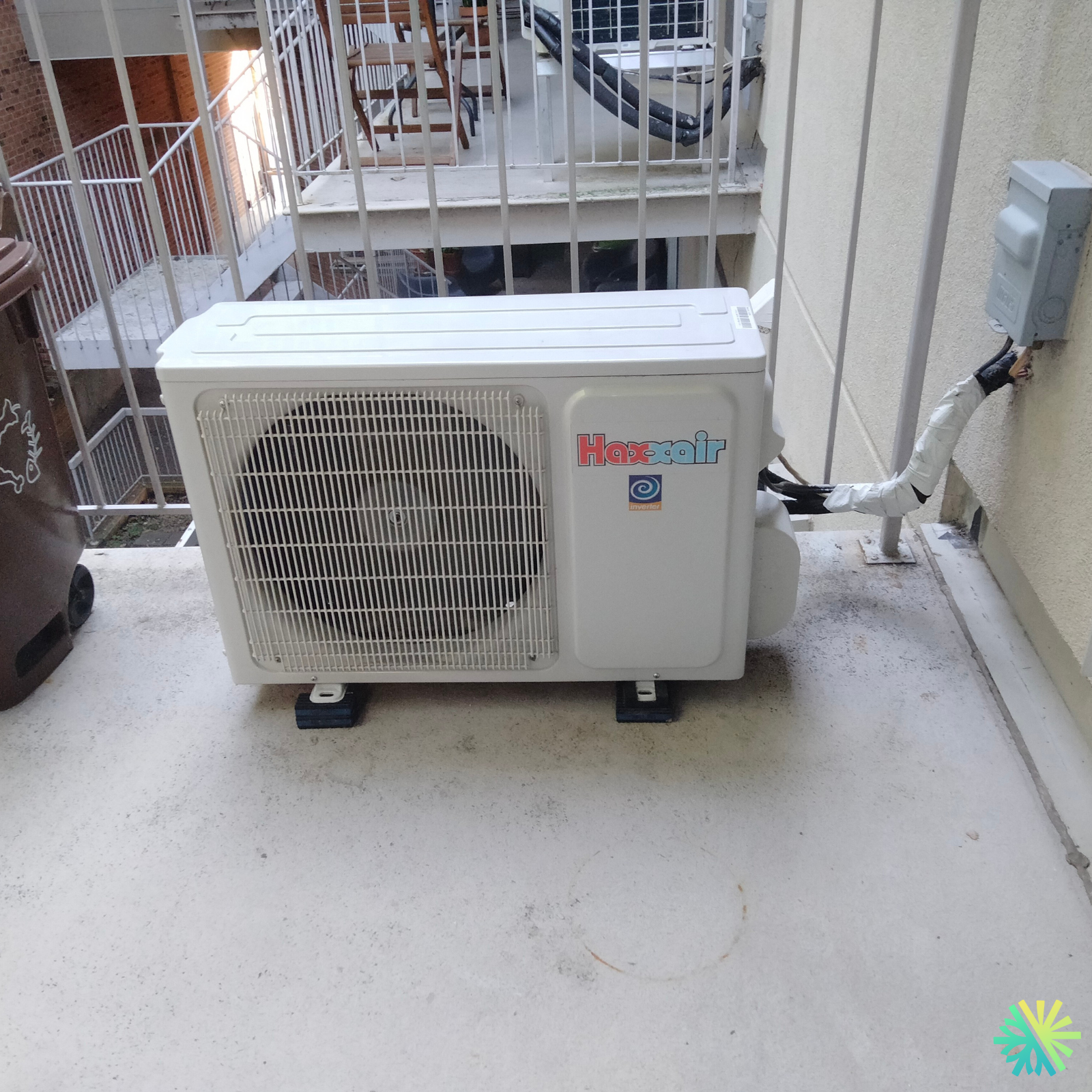 Réparation d’une thermopompe murale Haxxair sur balcon — Plateau-Mont-Royal